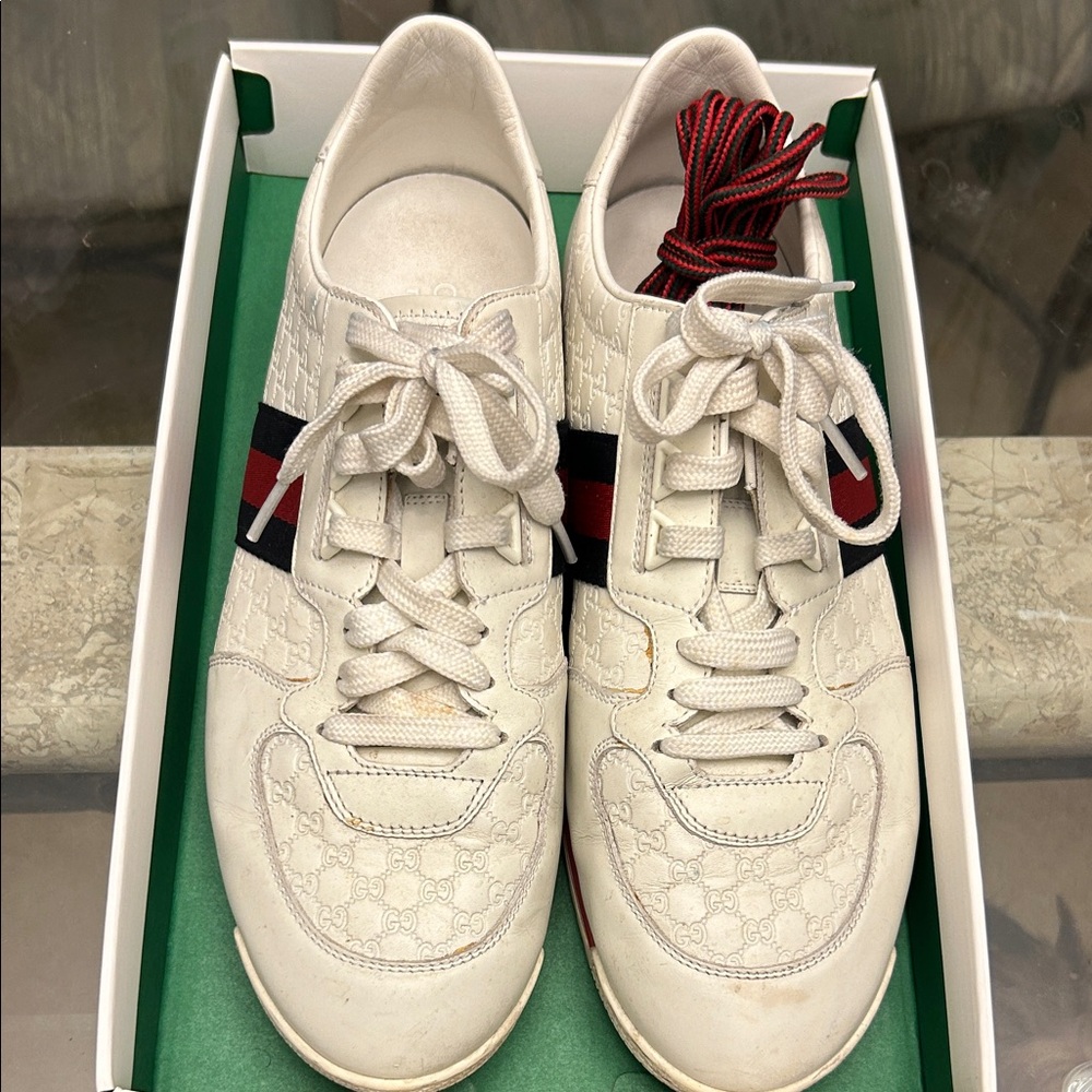Gucci White GG Monogram Low-Top Sneakers with Red & Green Web